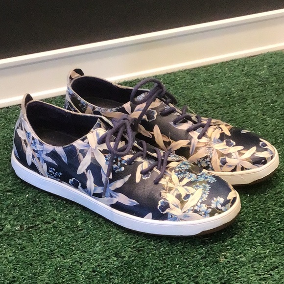 Tommy Bahamas Cove island blue floral leather sneakers - Picture 1 of 9